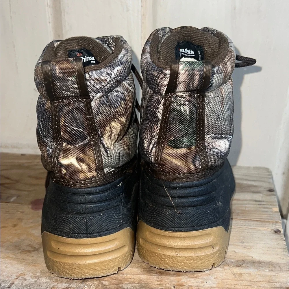Size 3 Boys Ozark Trail Camouflage Lace-Up winter snow Boot. Very good condition